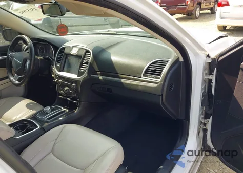 2015 Chrysler 300 Limited z USA, uszkodzony, nr VIN 2C3CCAAG9FH742928